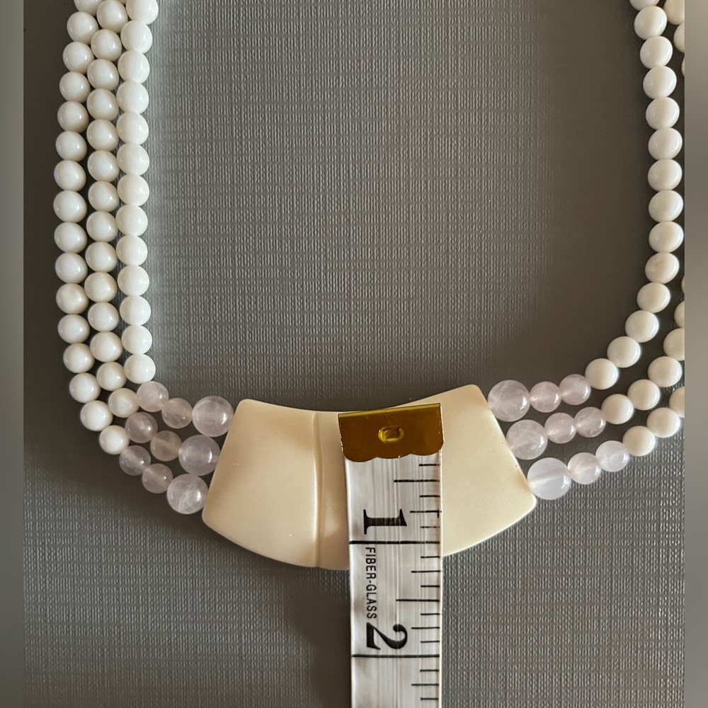 Vintage 50’s possibly antique, three-strand carved cream bead necklace 18” - Picture 5 of 5